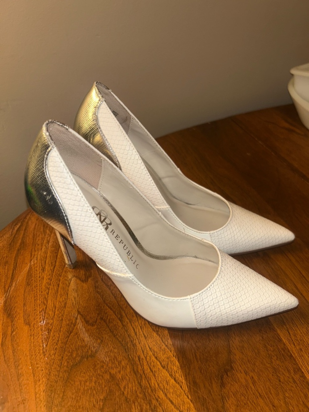 Rock & Republic faux snake skin and silver heels size 6 woman’s dress shoes